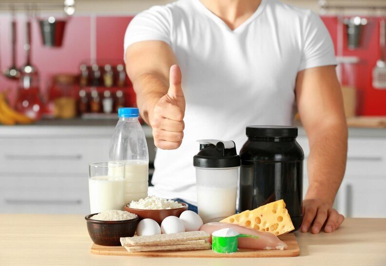 [freepicdownloader.com]-man-healthy-food-kitchen-medium